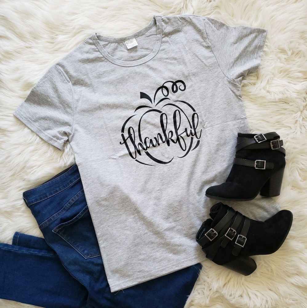 Gray Thankful Pumpkin T-Shirt Size L